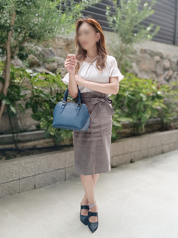 本日15日(火)《体験入店初日》愛嬌抜群で笑顔の絶えない奥様♪