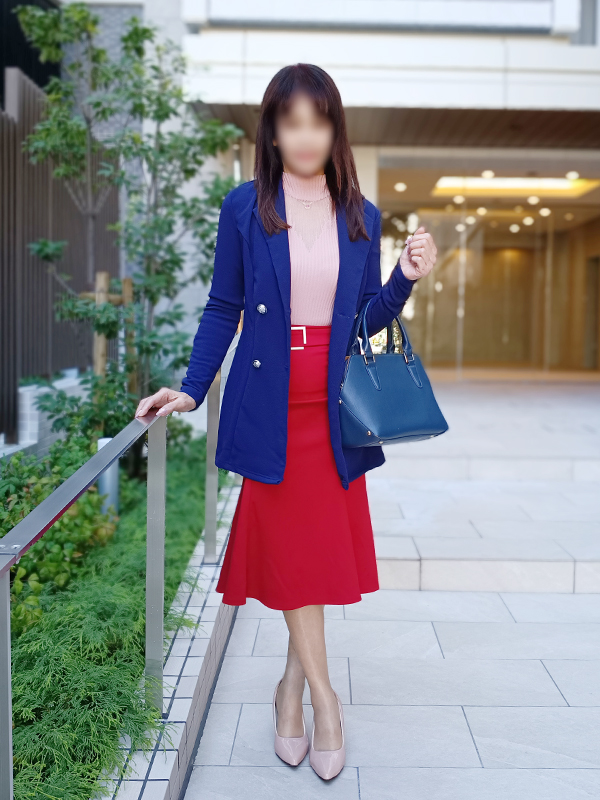 本日8日(木)《体験入店初日》気品漂う清楚系スレンダー熟女♪